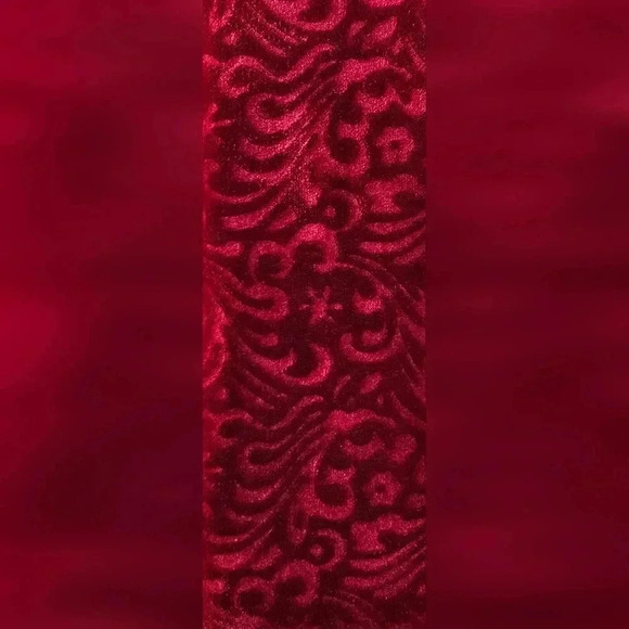 Beautiful Deep Red Plush Velvet Frame with Antique Christmas Postcard - Picture 3 of 4